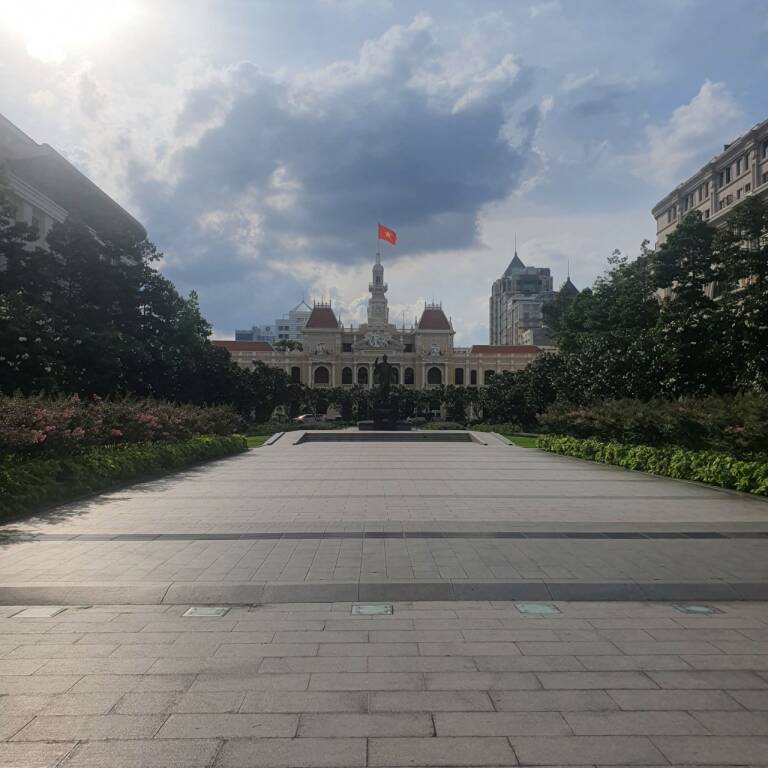 호치민 밤문화) 호치민은 행복합니다.