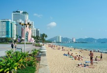 나트랑, 기록적인 폭우로 인한 막대한 피해 속 복구 작업 박차