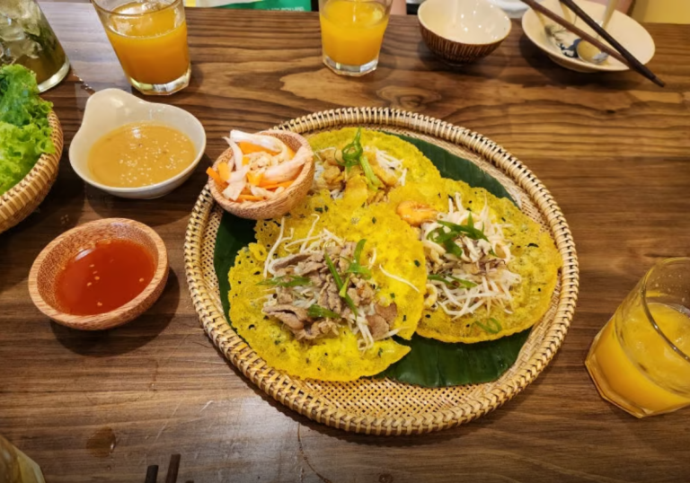 다낭 맛집 3위, 반쎄오 바즈엉 – 미슐랭이 선택한 바삭한 베트남 부침개